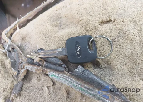 2001 Ford Escape Xlt from USA, damaged, VIN 1FMYU03171KF63785